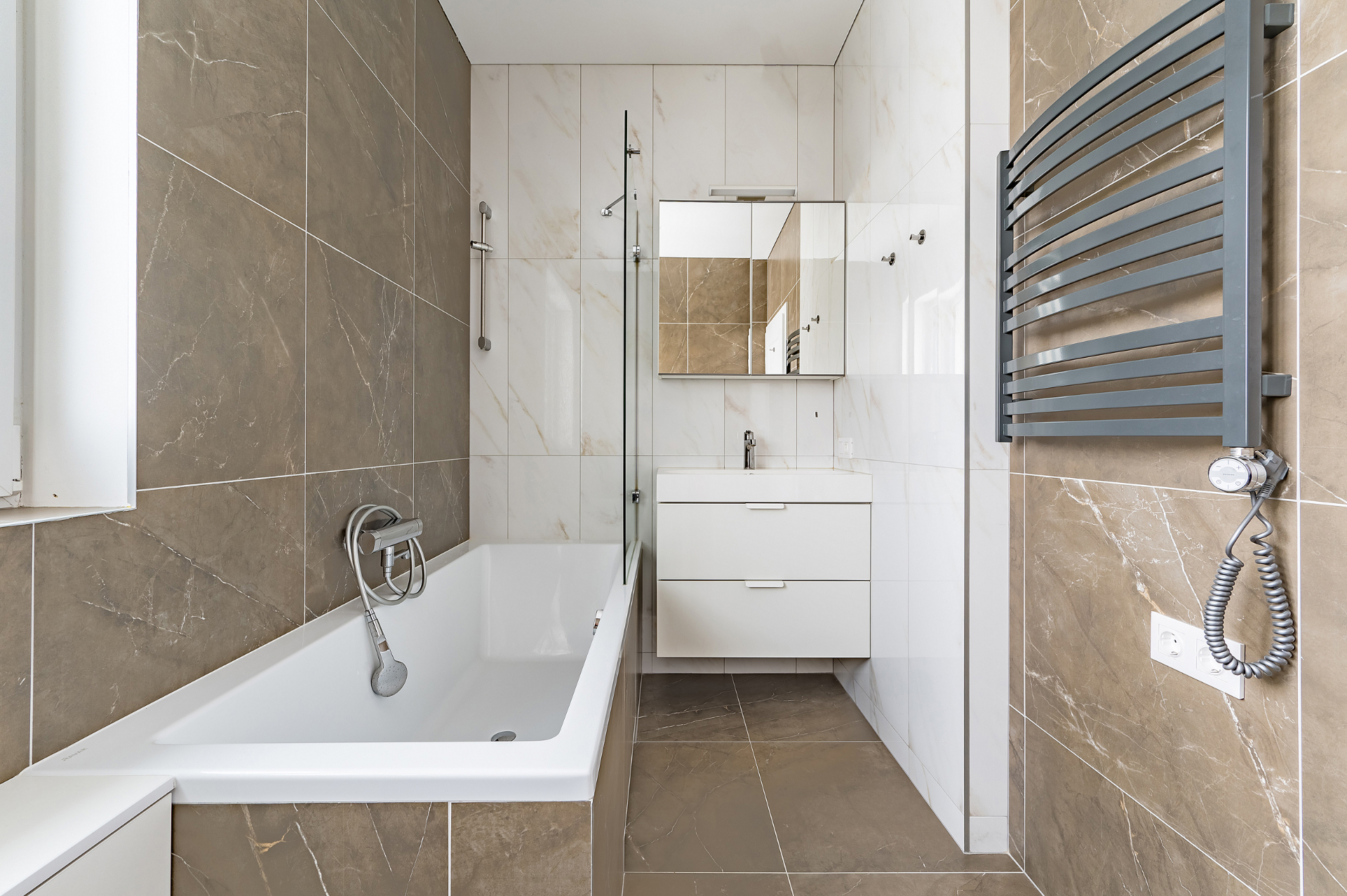 ATR36 dušo kabina – interjero detalė